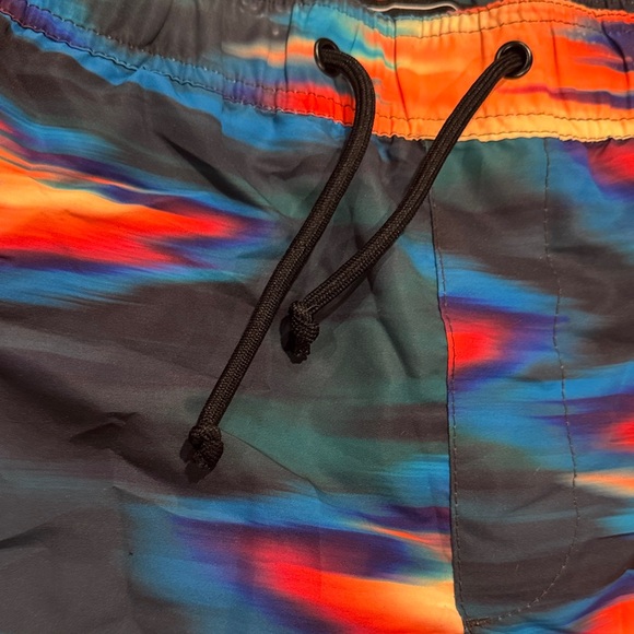 4/$15 Men’s Foreber 21 Vibrant Multicolor Tie-Dye Swim Shorts Size Small - Picture 4 of 7